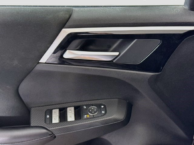 Used 2025 Mitsubishi Outlander ES FWD image 23