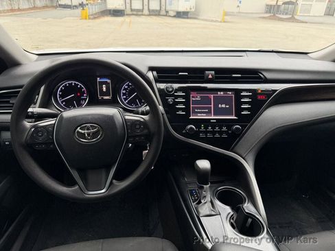 Used 2020 Toyota Camry LE image 10