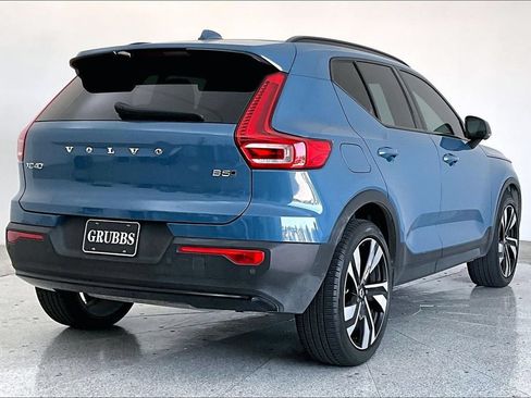 Used 2024 Volvo XC40 B5 Plus w/ Protection Package Premier AWD/4WD image 2