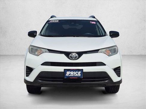 Used 2018 Toyota RAV4 LE FWD image 2