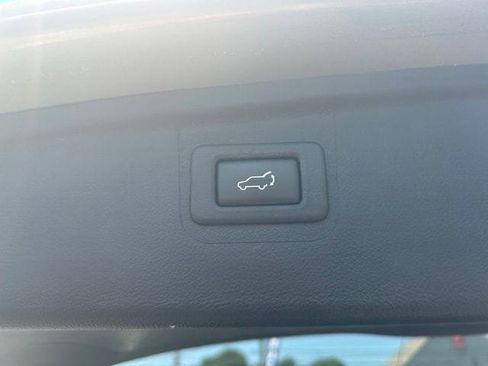 Used 2018 Subaru Outback 2.5i Limited AWD/4WD image 11