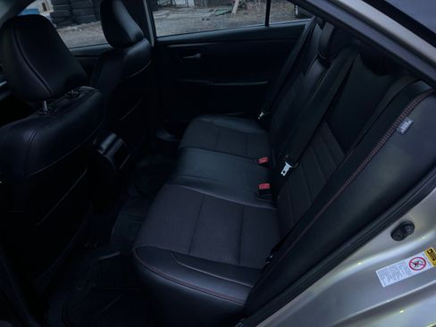 Used 2017 Toyota Camry SE image 24