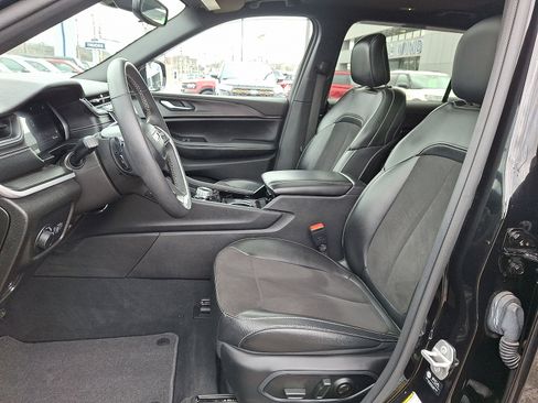 Used 2023 Jeep Grand Cherokee L Laredo image 14