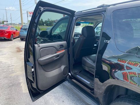 Used 2013 Chevrolet Suburban LTZ RWD image 15