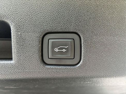 Used 2025 GMC Acadia Elevation w/ Elevation Premium Package AWD/4WD image 11