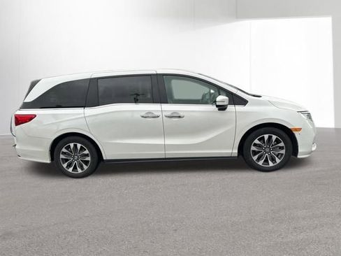 Used 2024 Honda Odyssey EX-L image 3