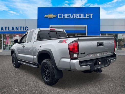 Used 2020 Toyota Tacoma SR image 5