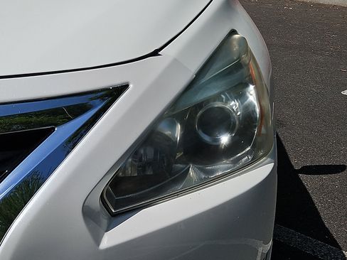 Used 2013 Nissan Altima 2.5 SL w/ Technology Pkg FWD image 9