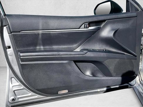 Used 2019 Toyota Camry LE image 17