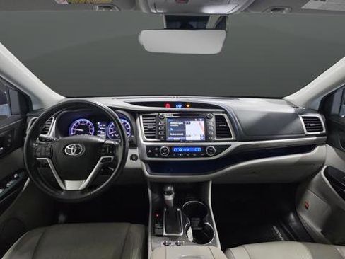 Used 2018 Toyota Highlander Limited Platinum AWD/4WD image 11