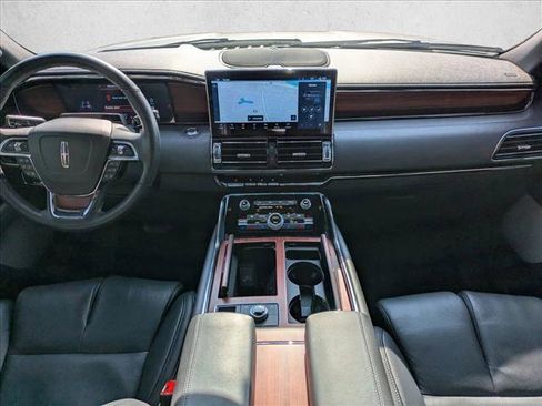 Used 2024 Lincoln Navigator Reserve image 18