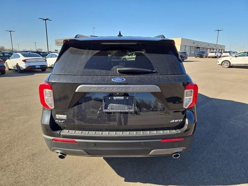 Used 2022 Ford Explorer XLT w/ Equipment Group 202A image 7