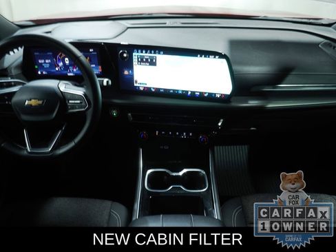 Used 2025 Chevrolet Traverse LT FWD image 3