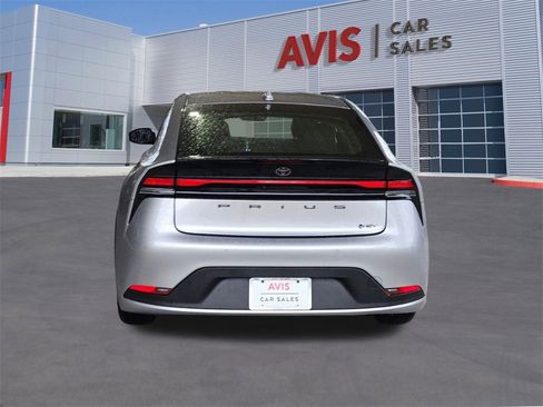 Used 2025 Toyota Prius LE image 5