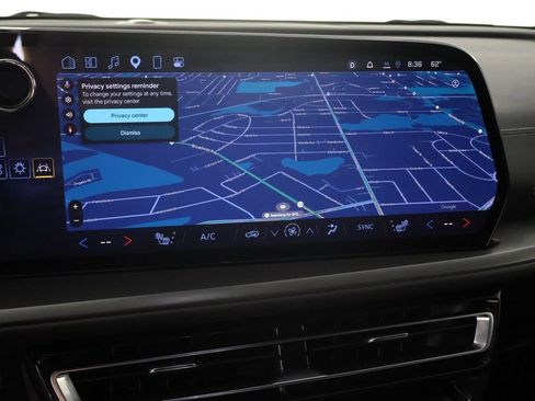 Used 2025 Chevrolet Traverse LT AWD/4WD image 48