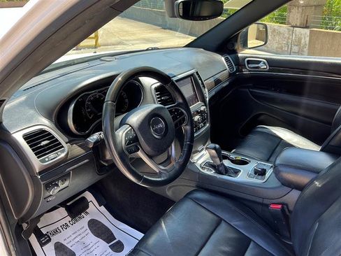 Used 2018 Jeep Grand Cherokee Overland AWD/4WD image 29