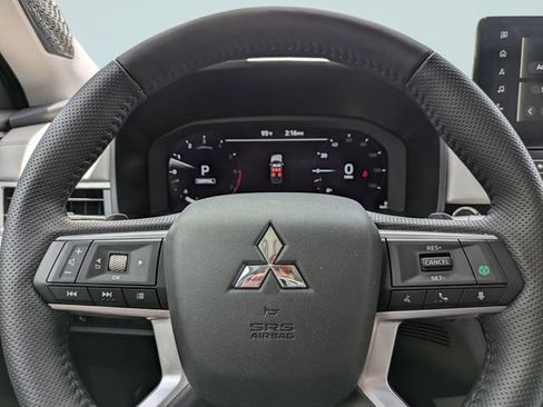 New 2025 Mitsubishi Outlander AWD image 31