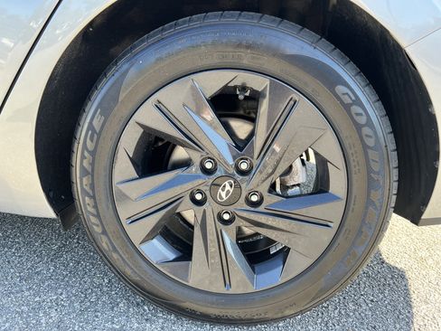 Used 2023 Hyundai Elantra SEL image 29