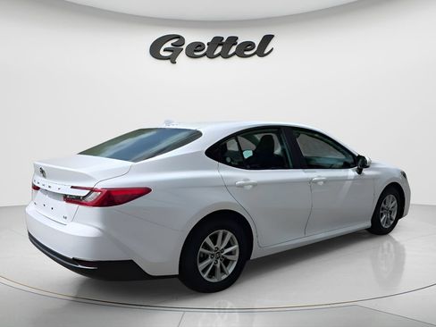 Used 2025 Toyota Camry LE FWD image 5