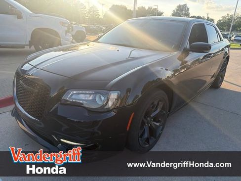Used 2022 Chrysler 300 Touring L RWD image 1