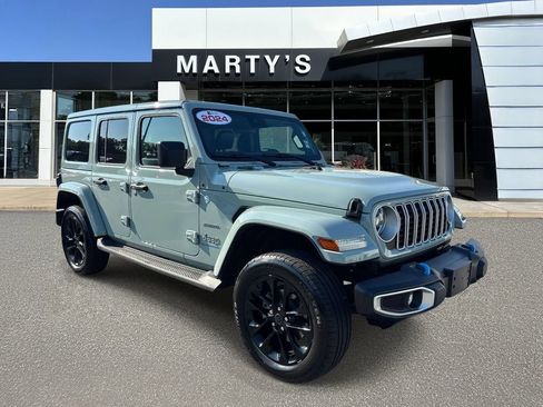 Used 2024 Jeep Wrangler Unlimited Sahara w/ Dual Top Group AWD/4WD image 1