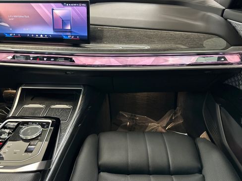 Certified 2023 BMW 760i xDrive w/ Executive Package AWD/4WD image 22