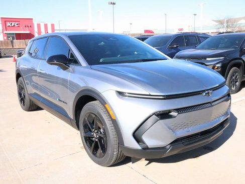 New 2026 Chevrolet Equinox EV LT image 1