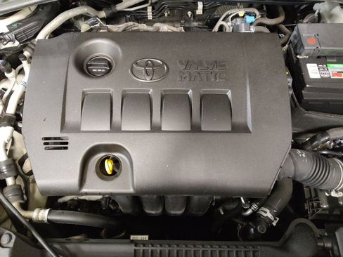 Used 2018 Toyota C-HR XLE image 30