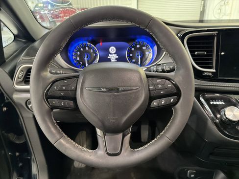 Used 2023 Chrysler Pacifica Touring-L w/ S Appearance Package image 16