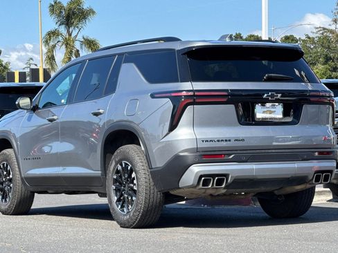 Used 2025 Chevrolet Traverse Z71 image 7