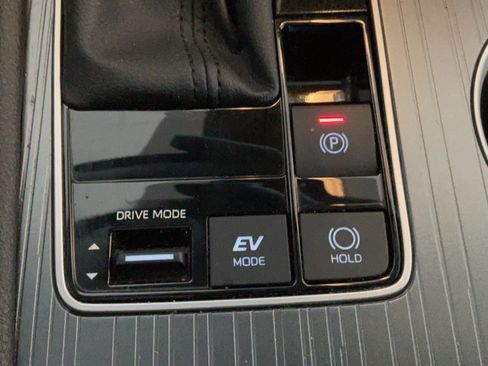 Used 2026 Toyota Sienna XLE FWD image 13