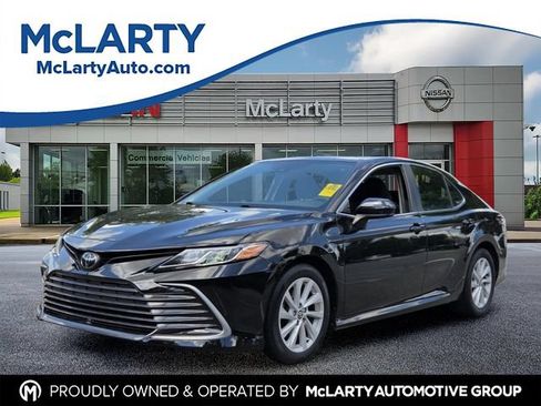 Used 2022 Toyota Camry LE FWD image 1