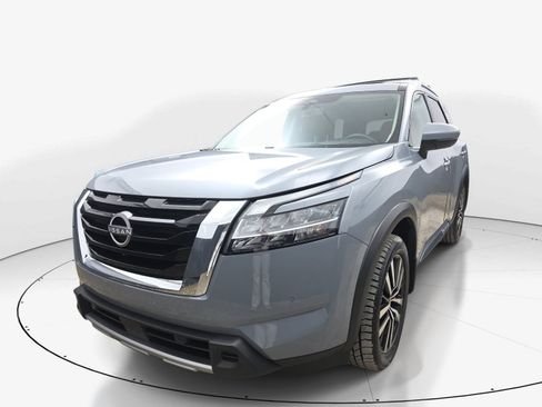 Used 2024 Nissan Pathfinder Platinum w/ Cargo Package FWD image 8