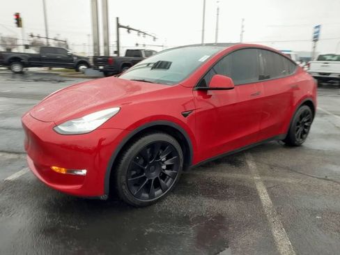 Used 2021 Tesla Model Y Long Range image 4