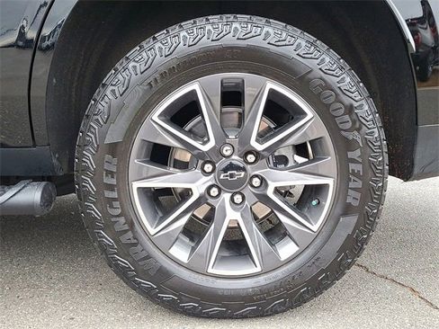 Certified 2024 Chevrolet Tahoe Z71 w/ Luxury Package image 8