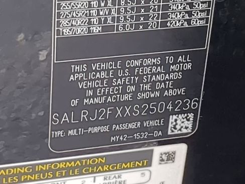 Used 2025 Land Rover Discovery S image 36