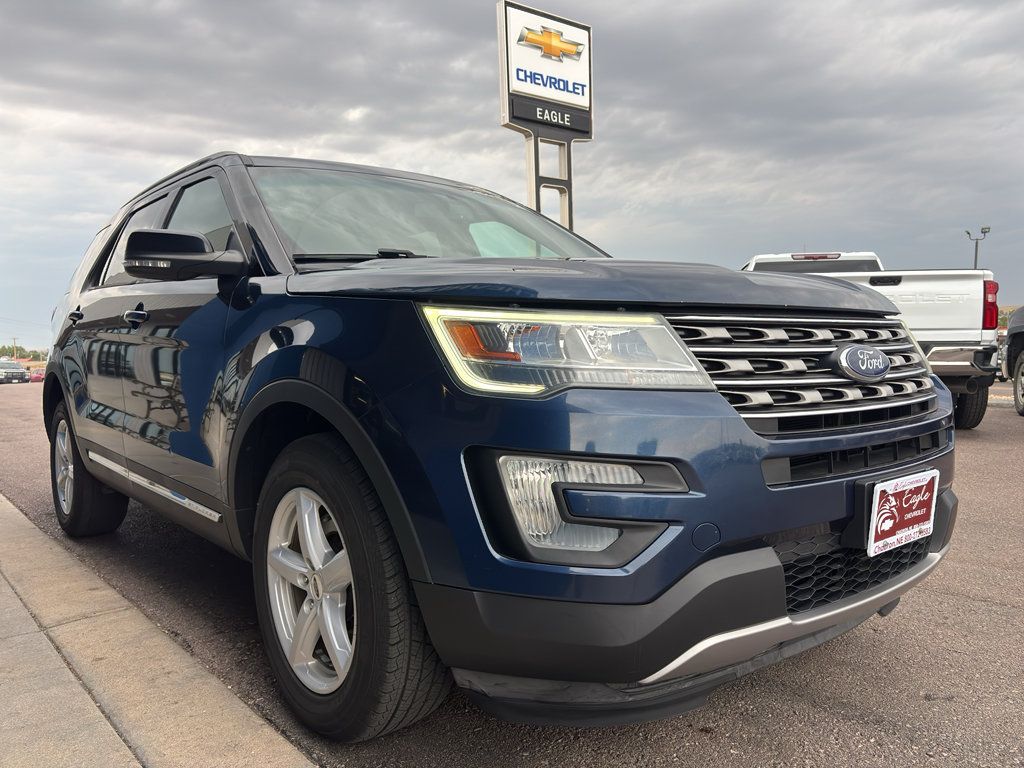 Used 2016 Ford Explorer XLT w/ Equipment Group 201A AWD/4WD image 4