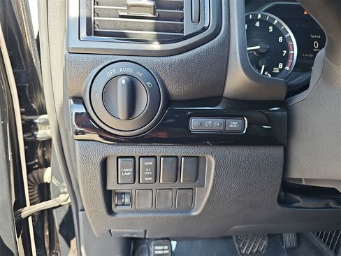 Used 2024 Nissan Titan SV image 25