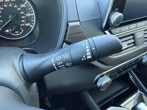 Used 2024 Nissan Altima 2.5 SV image 21