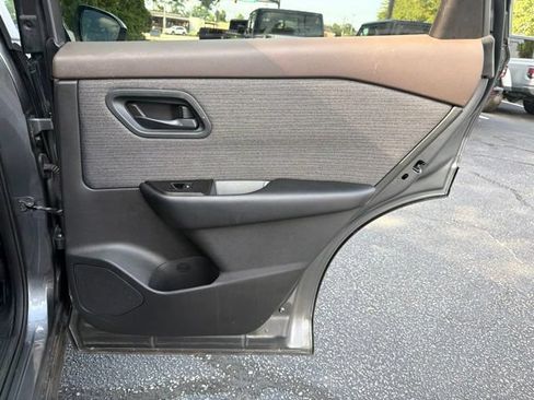Used 2023 Nissan Rogue S AWD/4WD image 12