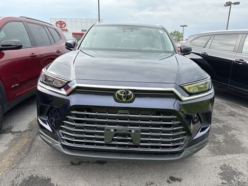 Used 2024 Toyota Grand Highlander AWD image 3