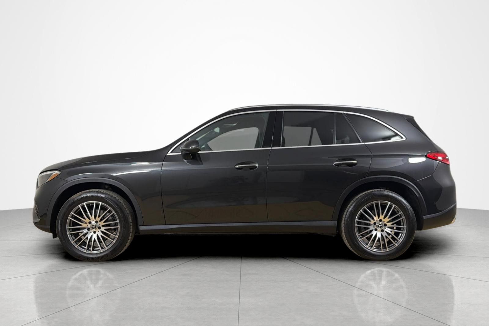 Used 2026 Mercedes-Benz GLC 300 image 2
