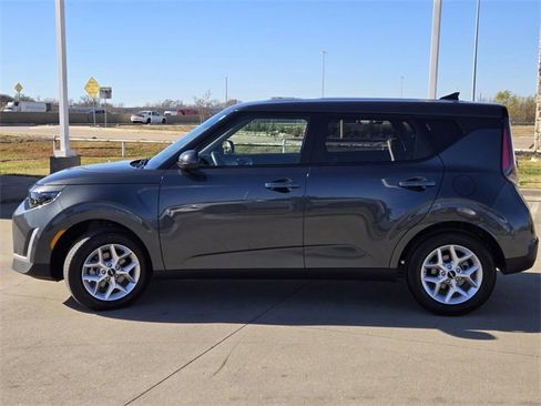 Certified 2025 Kia Soul LX image 3