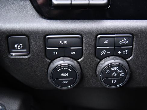 Used 2025 Chevrolet Silverado 1500 LTZ w/ Technology Package image 45