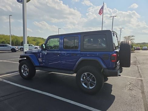 Used 2018 Jeep Wrangler Unlimited Sahara AWD/4WD image 5