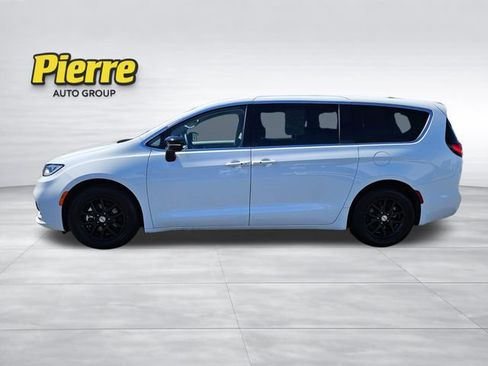 Used 2024 Chrysler Pacifica Touring-L FWD image 6