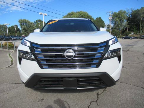 Used 2024 Nissan Rogue SV image 11