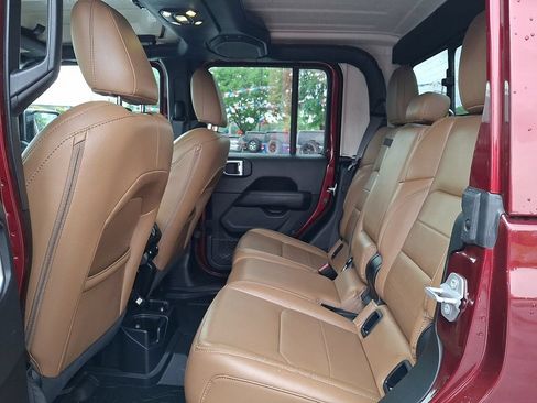 Used 2021 Jeep Gladiator Overland w/ Popular Equipment Package AWD/4WD image 10