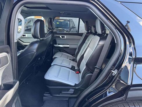 Used 2021 Ford Explorer XLT w/ Equipment Group 202A image 31