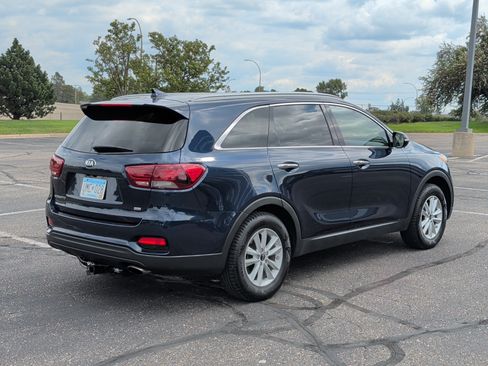 Used 2019 Kia Sorento FWD w/ LX Convenience Package image 4